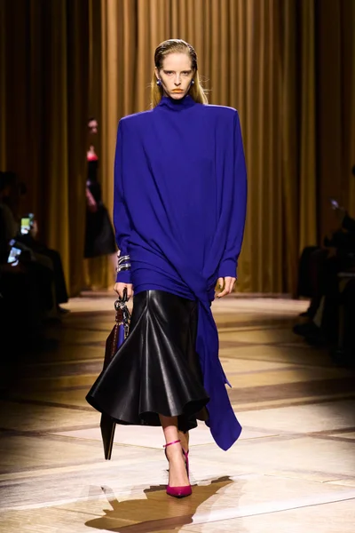 Look 27